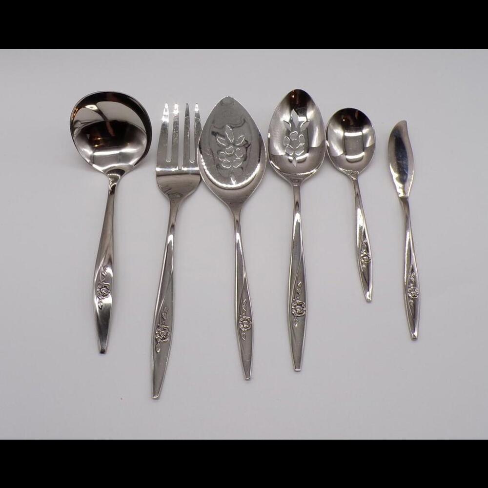 Vintage Oneida Lasting Rose Deluxe Stainless Steel Flatware 66 Piece Set